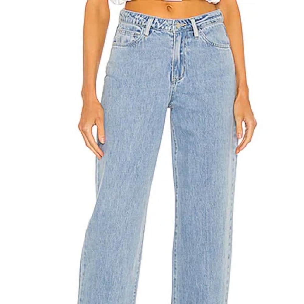 WEWOREWHAT MID RISE STRAIGHT LEG JEANS IN LIGHT BLUE WASH